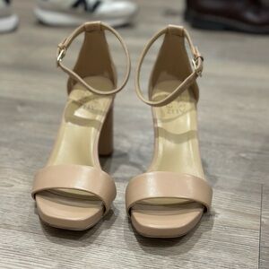 Joy Naturalizer Créme Brulee heels